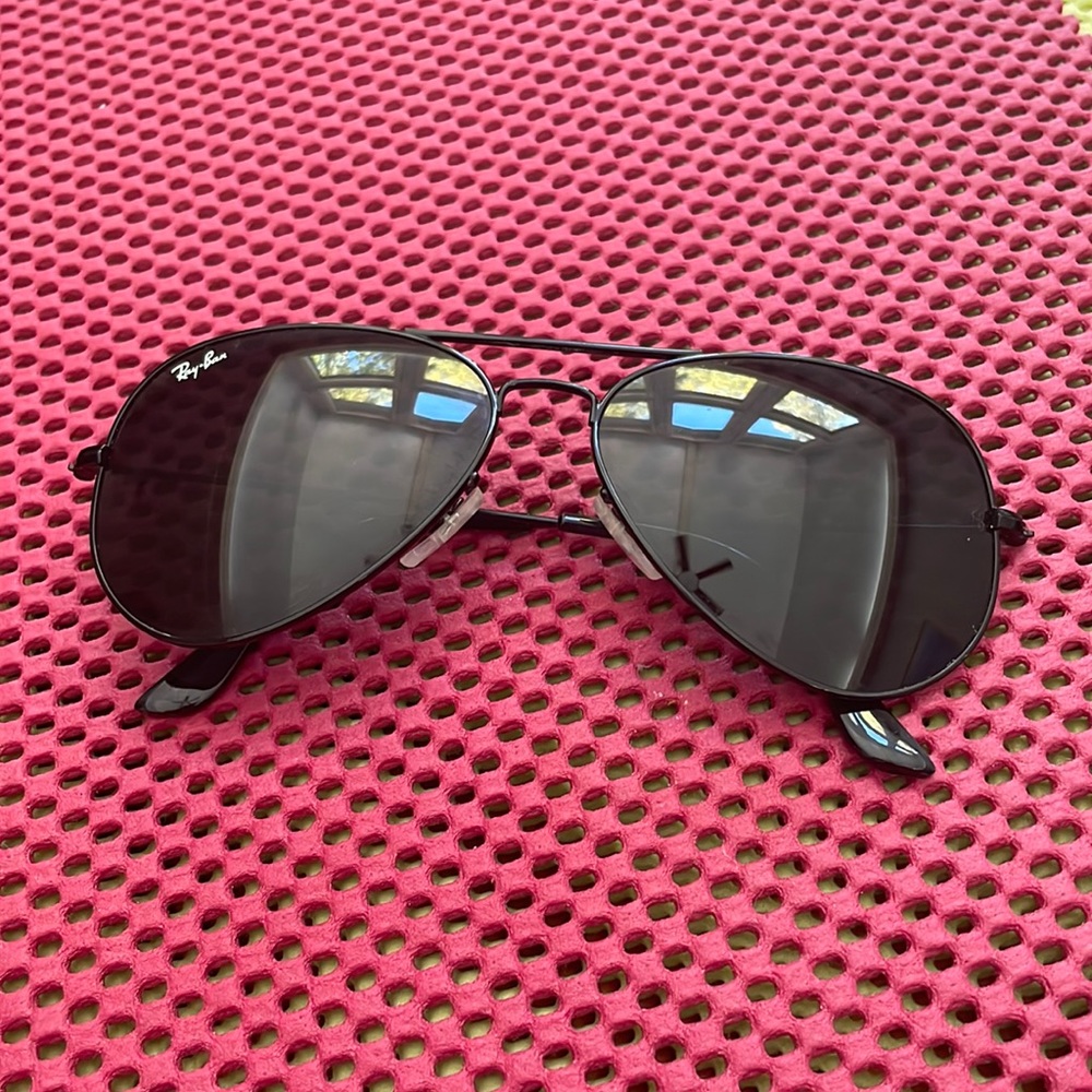 Total black aviators